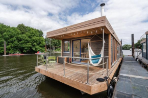 Hausboot AHOI hochwertiges Hausboote mit großer Terrasse und Kamin